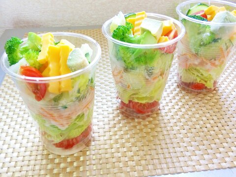 10品目のカップサラダ